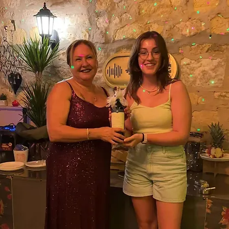 Olivia1845 Over 16 Years Old Πανσιόν