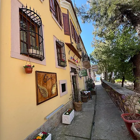 Olivia1845 Ayvalık Over 16 Years Old Konukevi *